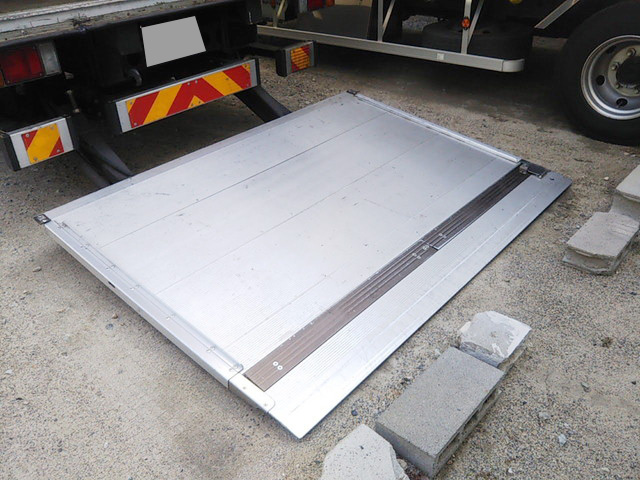 いすゞエルフアルミバン小型（2t・3t）[写真07]