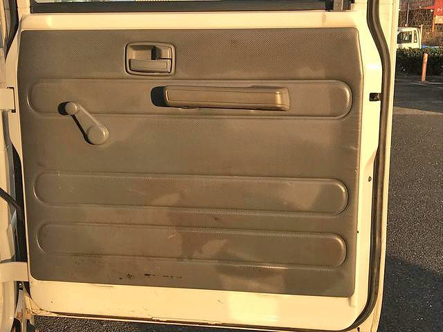 いすゞエルフダブルキャブ（Wキャブ）小型（2t・3t）[写真25]