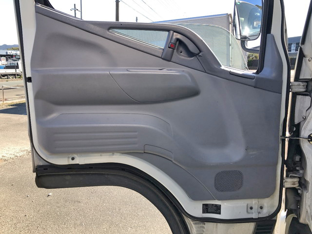 三菱ふそうキャンターアルミバン小型（2t・3t）[写真29]