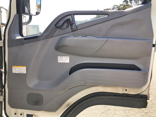 三菱ふそうキャンターアルミバン小型（2t・3t）[写真30]