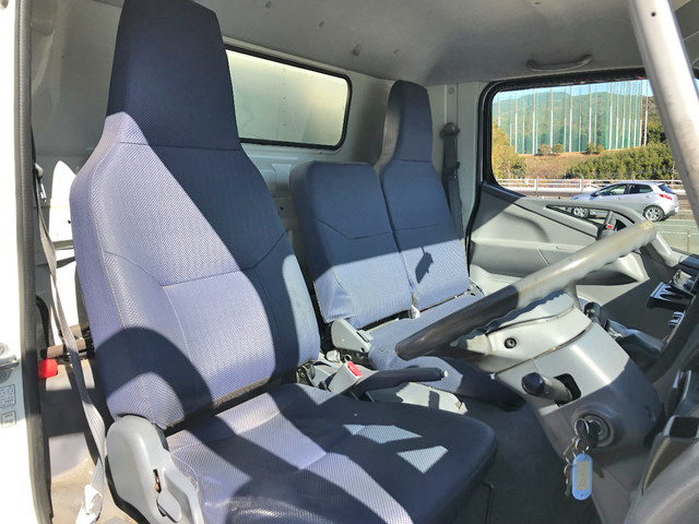 三菱ふそうキャンターアルミバン小型（2t・3t）[写真31]