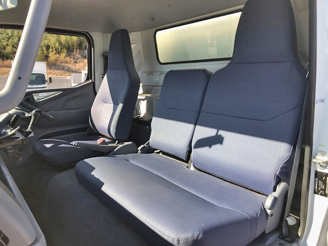 三菱ふそうキャンターアルミバン小型（2t・3t）[写真33]