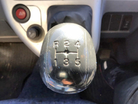 三菱ふそうキャンターガッツアルミバン小型（2t・3t）[写真32]