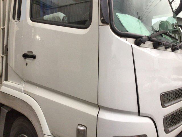 三菱ふそうスーパーグレートアルミブロック大型（10t）[写真08]