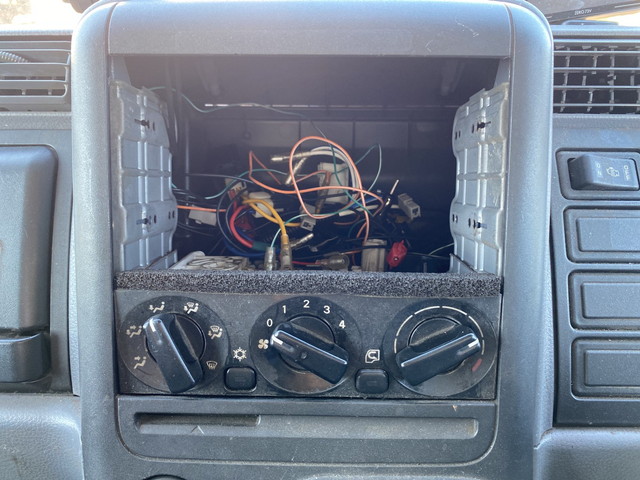 三菱ふそうキャンターユニック4段小型（2t・3t）[写真34]