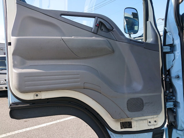 三菱ふそうキャンター冷凍車（冷蔵車）小型（2t・3t）[写真29]