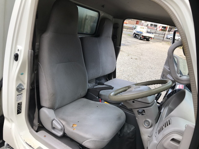 日野デュトロ冷凍車（冷蔵車）小型（2t・3t）[写真30]