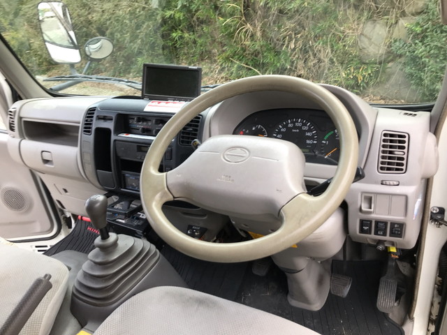 日野デュトロ冷凍車（冷蔵車）小型（2t・3t）[写真31]