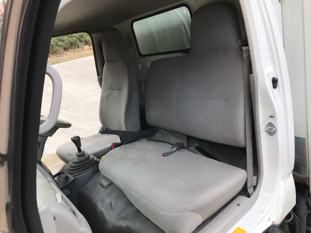 日野デュトロ冷凍車（冷蔵車）小型（2t・3t）[写真32]