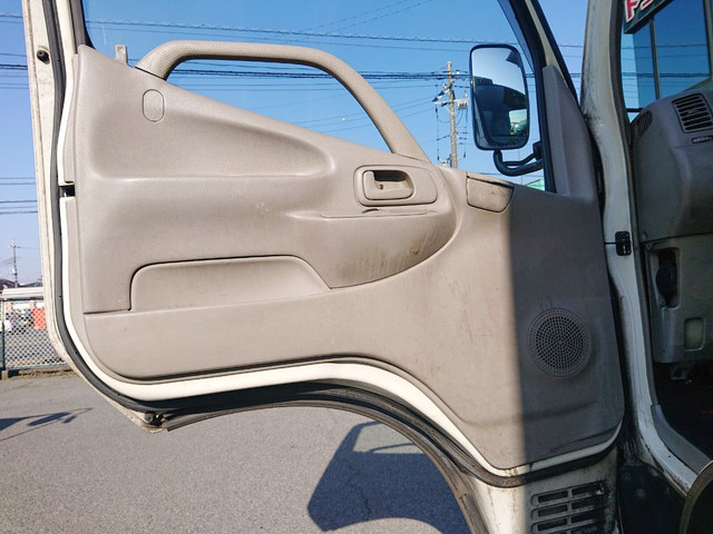 日野デュトロ冷凍車（冷蔵車）小型（2t・3t）[写真26]