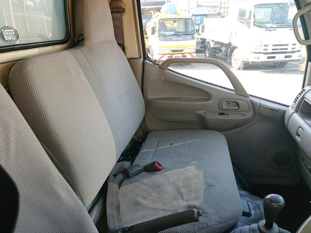 日野デュトロ冷凍車（冷蔵車）小型（2t・3t）[写真28]