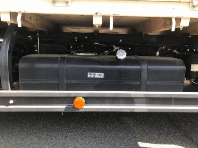 三菱ふそうキャンター平ボディ小型（2t・3t）[写真10]