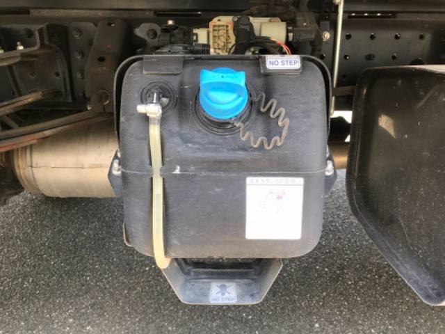 三菱ふそうキャンター平ボディ小型（2t・3t）[写真13]