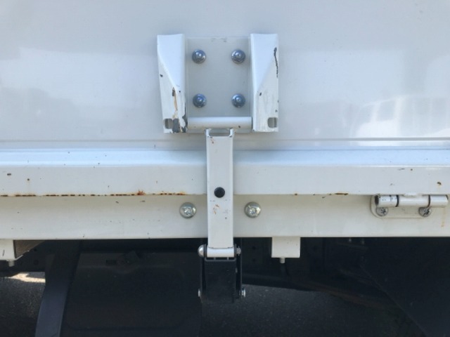 三菱ふそうキャンター平ボディ小型（2t・3t）[写真20]