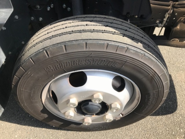 三菱ふそうキャンター平ボディ小型（2t・3t）[写真24]