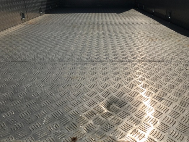 三菱ふそうキャンター平ボディ小型（2t・3t）[写真08]