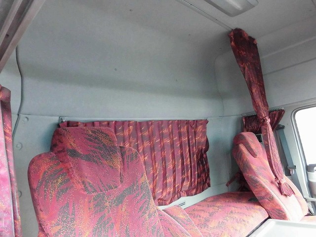 UDトラックスクオン深ダンプ（土砂禁ダンプ）大型（10t）[写真12]