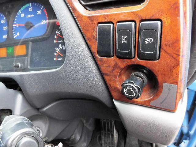 UDトラックスクオン深ダンプ（土砂禁ダンプ）大型（10t）[写真15]