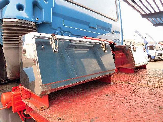 UDトラックスクオン深ダンプ（土砂禁ダンプ）大型（10t）[写真23]