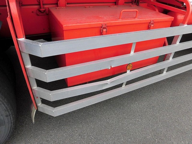 UDトラックスクオン深ダンプ（土砂禁ダンプ）大型（10t）[写真27]