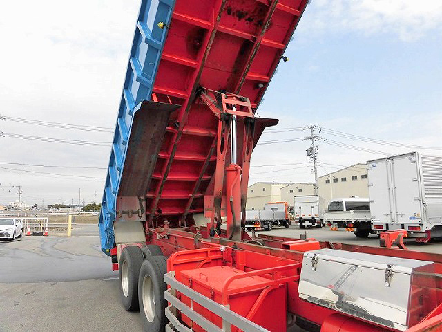 UDトラックスクオン深ダンプ（土砂禁ダンプ）大型（10t）[写真08]