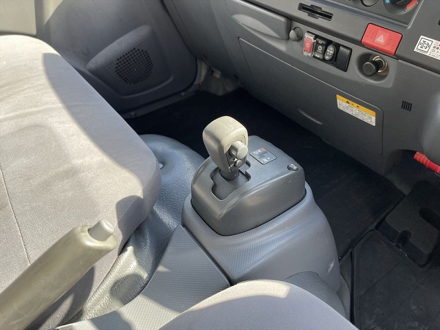 いすゞエルフ幌ウイング小型（2t・3t）[写真22]