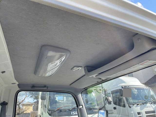 いすゞエルフ幌ウイング小型（2t・3t）[写真23]