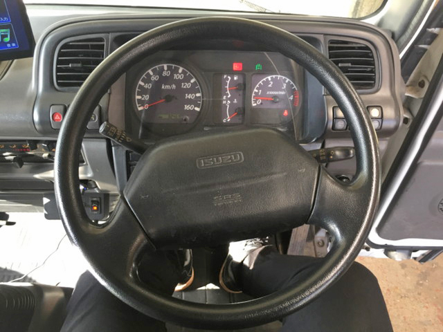 いすゞエルフアルミバン小型（2t・3t）[写真32]