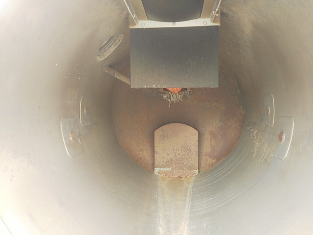 いすゞエルフ汚泥吸引車小型（2t・3t）[写真11]