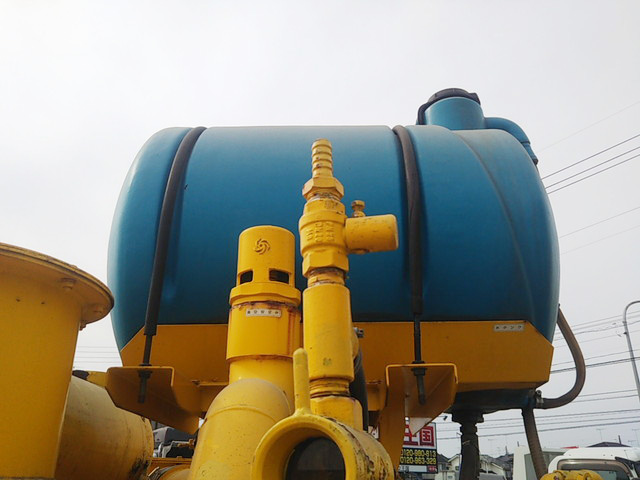 いすゞエルフ汚泥吸引車小型（2t・3t）[写真14]