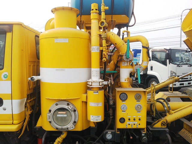 いすゞエルフ汚泥吸引車小型（2t・3t）[写真15]