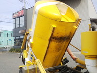 いすゞエルフ汚泥吸引車小型（2t・3t）[写真17]