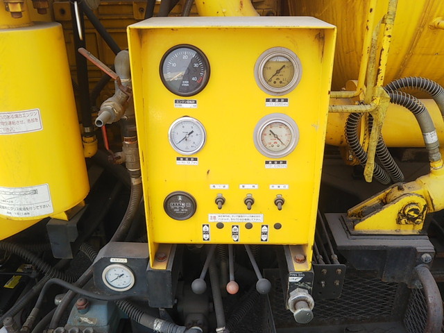 いすゞエルフ汚泥吸引車小型（2t・3t）[写真20]