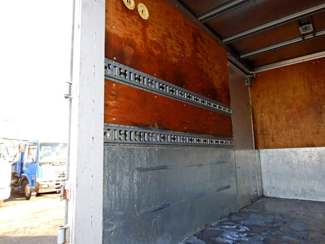 いすゞエルフアルミバン小型（2t・3t）[写真12]