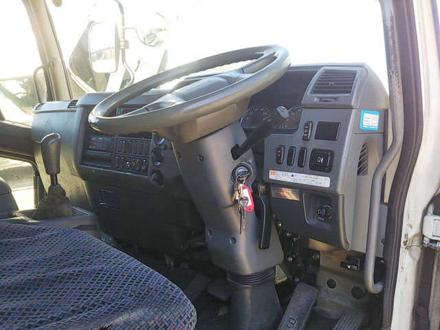 三菱ふそうファイター冷凍車（冷蔵車）中型（4t）[写真32]