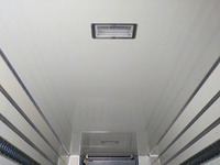 いすゞフォワード冷凍車（冷蔵車）中型（4t）[写真12]