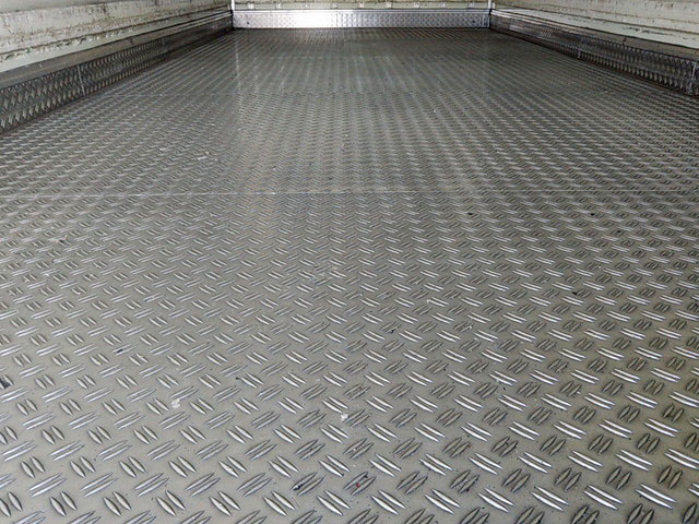 いすゞフォワード冷凍車（冷蔵車）中型（4t）[写真13]