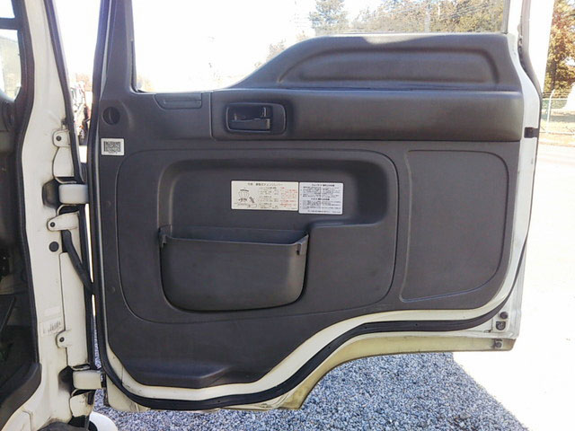 いすゞフォワード冷凍車（冷蔵車）中型（4t）[写真29]