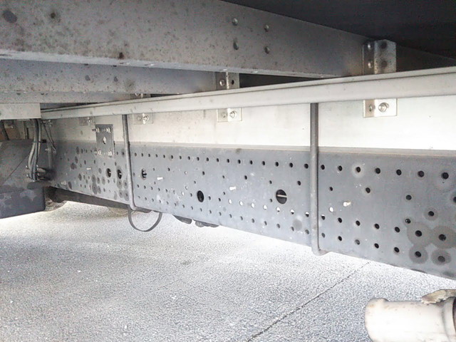 いすゞフォワードアルミウイング中型（4t）[写真16]