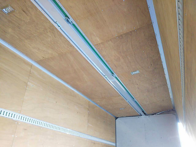 いすゞフォワードアルミウイング中型（4t）[写真10]