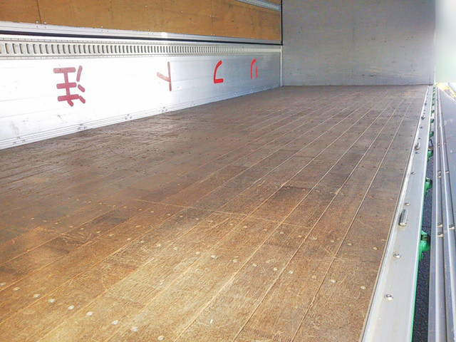 いすゞフォワードアルミウイング中型（4t）[写真09]