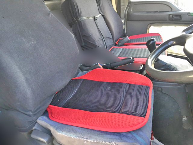 いすゞフォワード平ボディ中型（4t）[写真33]