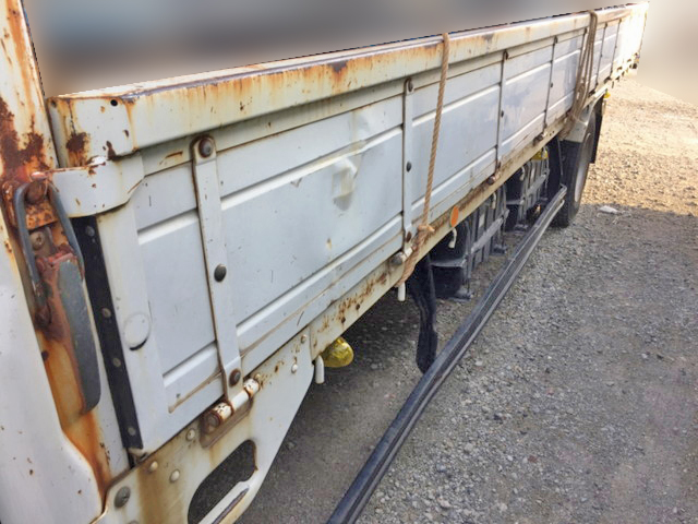 いすゞフォワード平ボディ中型（4t）[写真05]