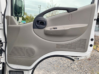 三菱ふそうキャンターガッツ平ボディ小型（2t・3t）[写真28]