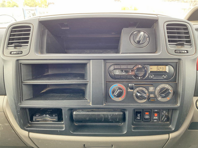 三菱ふそうキャンターガッツ平ボディ小型（2t・3t）[写真34]