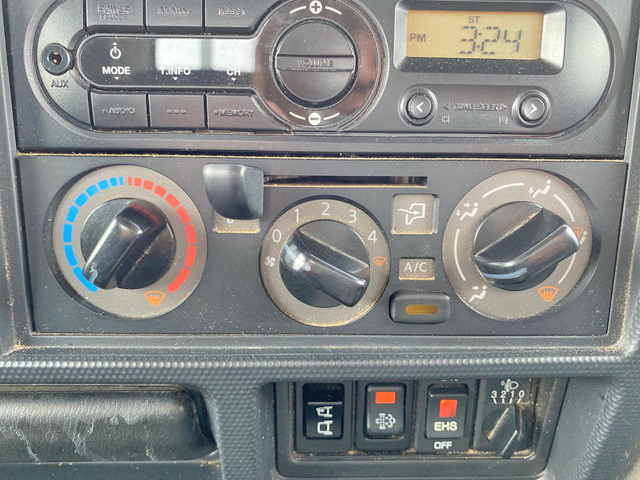 三菱ふそうキャンターガッツ平ボディ小型（2t・3t）[写真35]