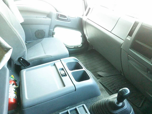 いすゞフォワードアルミウイング中型（4t）[写真16]