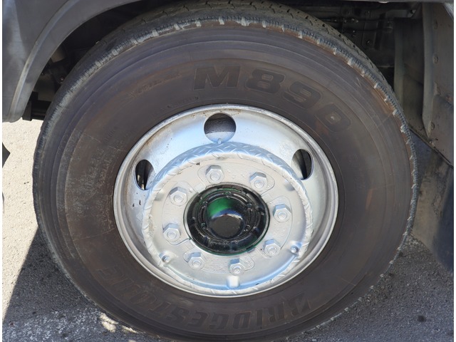 いすゞギガ汚泥吸引車大型（10t）[写真11]