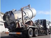 いすゞギガ汚泥吸引車大型（10t）[写真02]