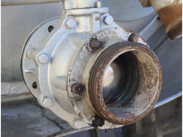 いすゞギガ汚泥吸引車大型（10t）[写真33]